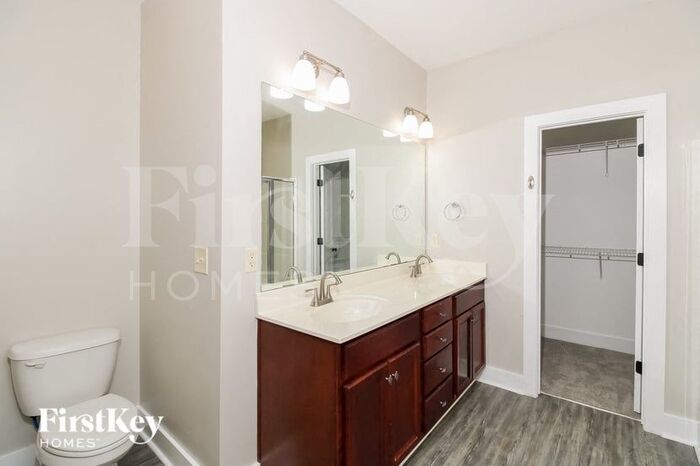 Building Photo - 236 Kingston Cir