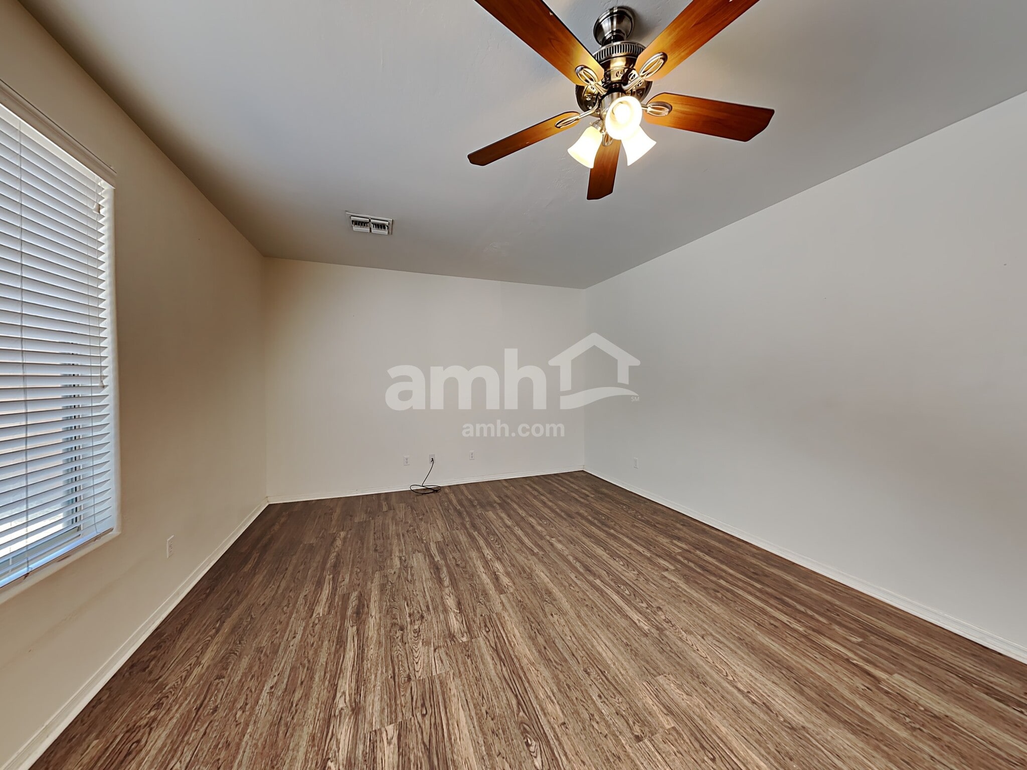 Building Photo - 9428 W Riverside Ave