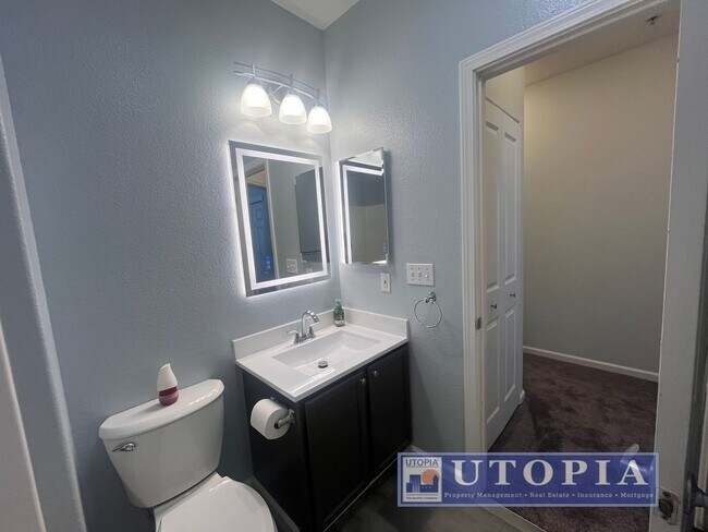 Building Photo - Recently Upgraded, Bi-Level Condo Downtown...