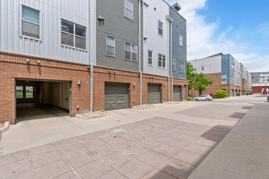 Building Photo - 2680 Blake St