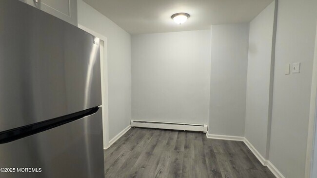 Building Photo - 56 Lindsley Pl