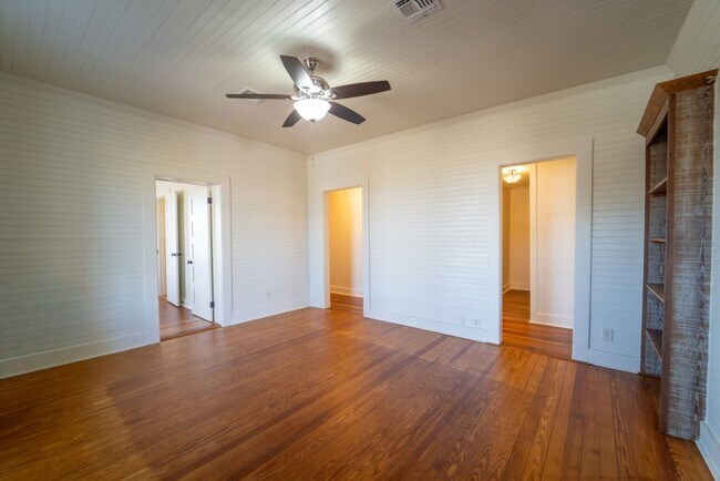 Building Photo - Historic Farmhouse set on 1.2 Acres!