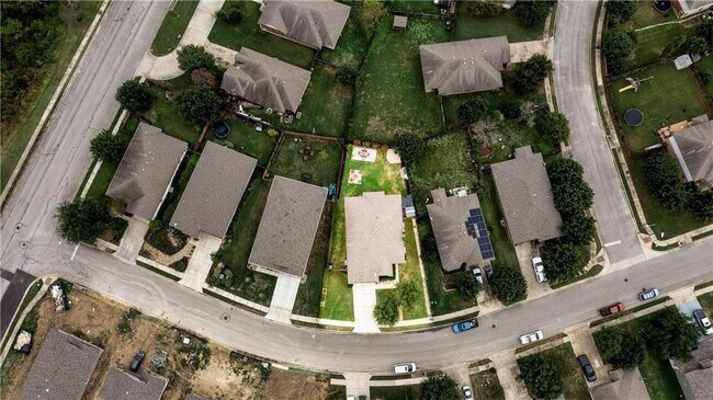 Building Photo - 107 Creston St