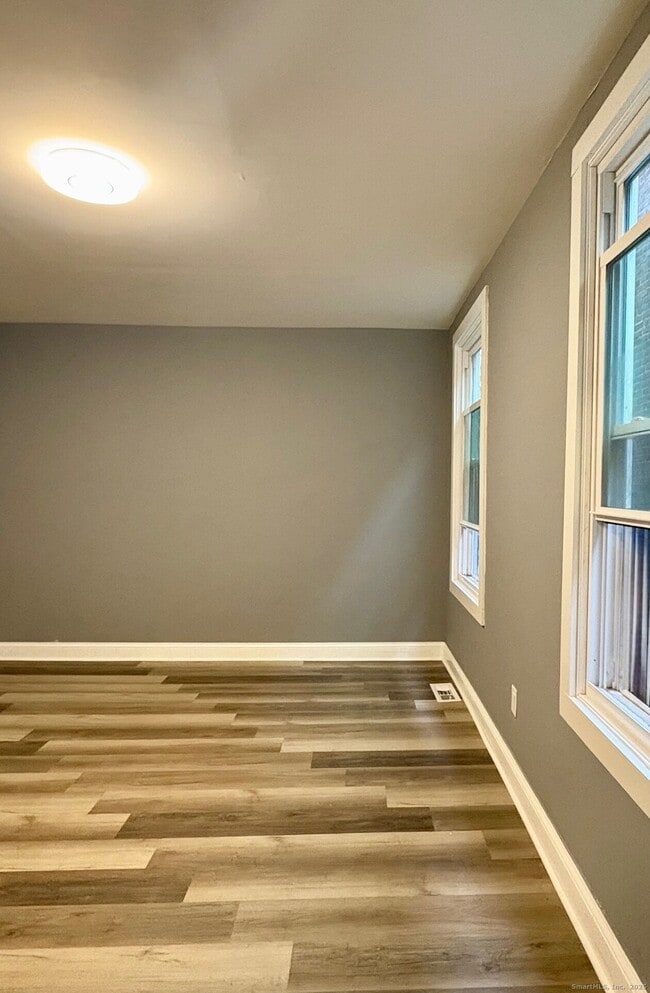 Building Photo - 8 Read St