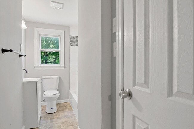 Building Photo - Spacious 3 Bedroom, 1 Bath Home in Central Dauphin Schools!