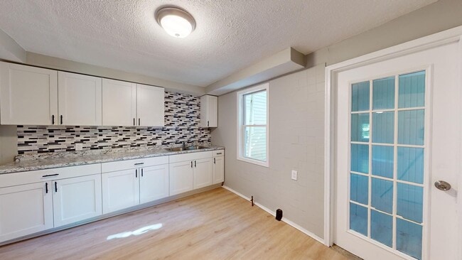 Building Photo - Clark/W.44 area: updated 3 bedroom/1 bath single family house.