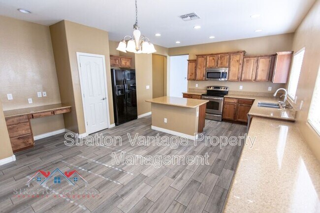 Building Photo - 4710 E Austin Ln