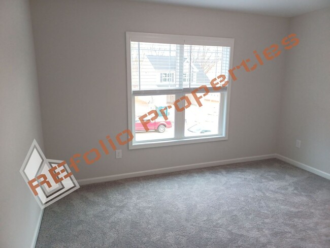 Building Photo - Beautiful 4BD 2.5BA Home w/Primary Suite o...
