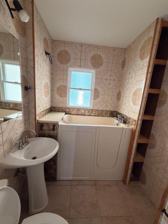 Building Photo - 7840 S Saginaw Ave