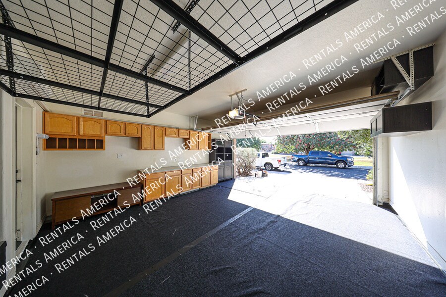 Building Photo - 17219 N 19th Run