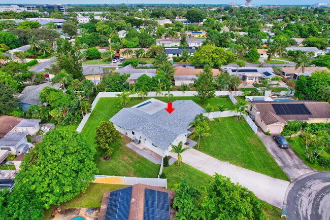 Building Photo - 135 SE 28th Ct