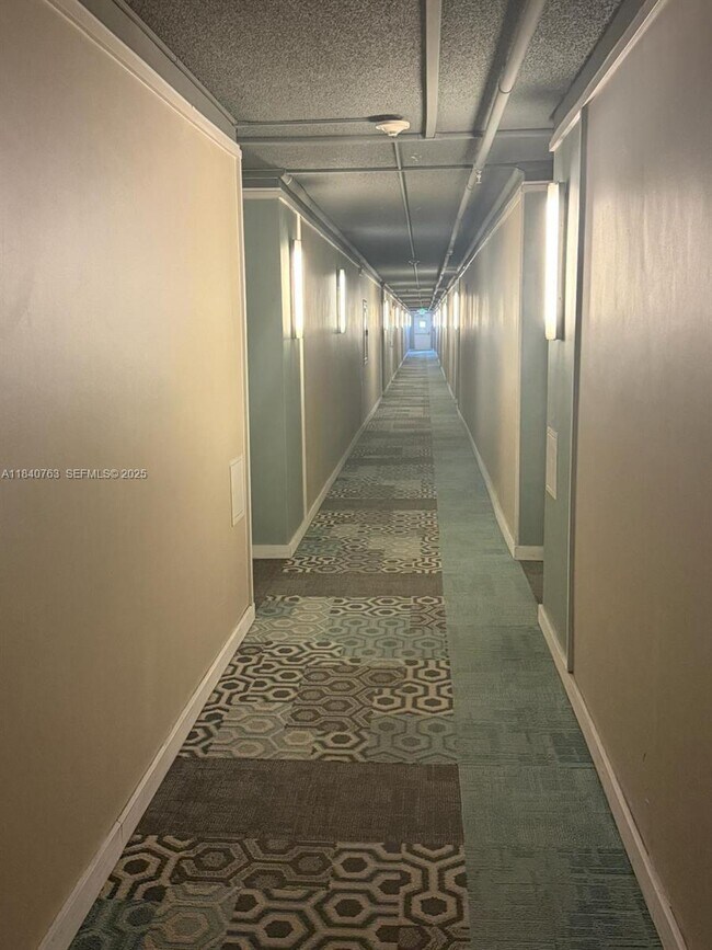 Building Photo - 600 NE 36th St