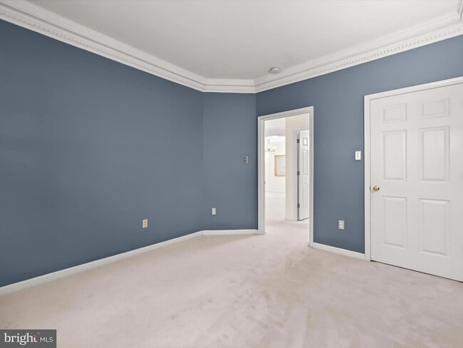 Building Photo - 10713 Symphony Way
