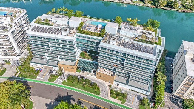 Building Photo - 9221 E Bay Harbor Dr