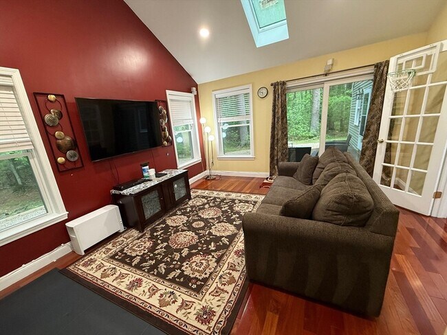Building Photo - 45 Winterberry Way