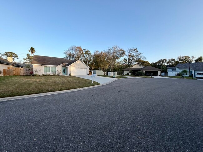 Building Photo - 107 Woodland Dr