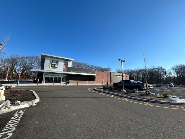 Building Photo - 1700 Heck Ave