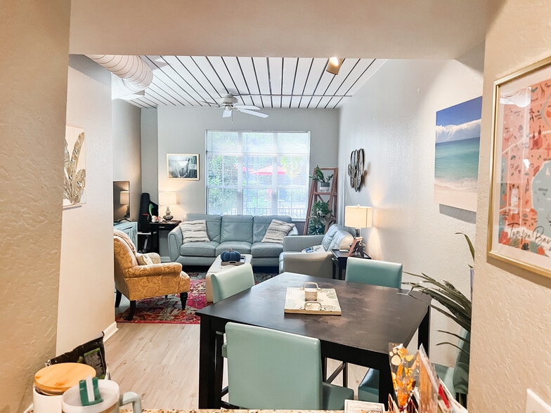 Building Photo - 2411 W Horatio St