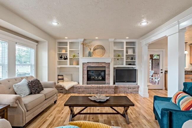 Building Photo - 3 Bedroom 3 Bathroom home in desirable North Boise.