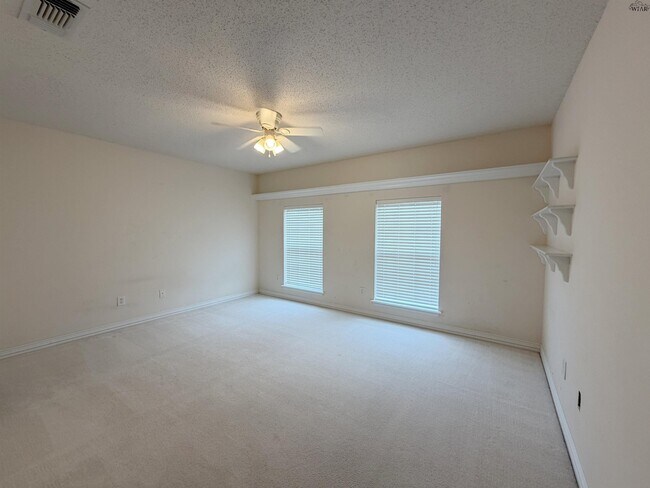 Building Photo - 4506 Hollow Ridge Dr