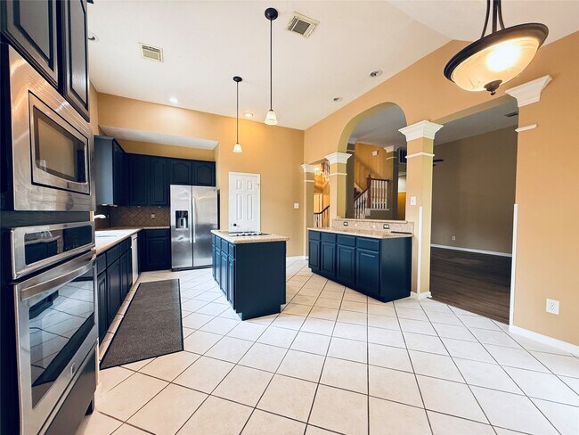 Building Photo - 16523 Town Lake Ct