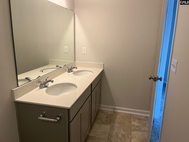 Building Photo - 925 S Desert Orch Ln