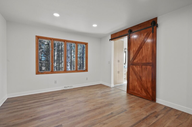 Building Photo - 233055 Schoolhouse Ln