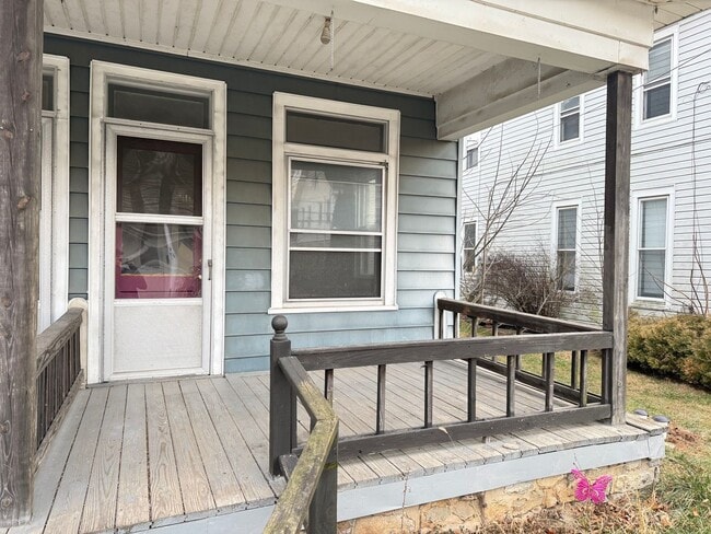 Building Photo - 2 Bedroom 2 Bathroom w/ Bonus room in Brownstown!