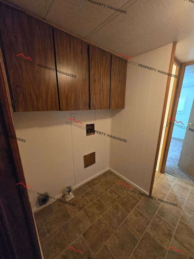 Building Photo - STATUS: AVAILABLE | R255F | $1850