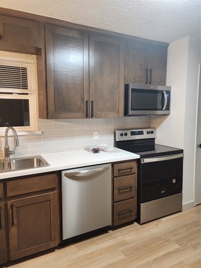 Building Photo - 4906 Valleyview Dr