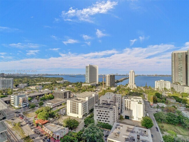 Building Photo - 121 NE 34th St