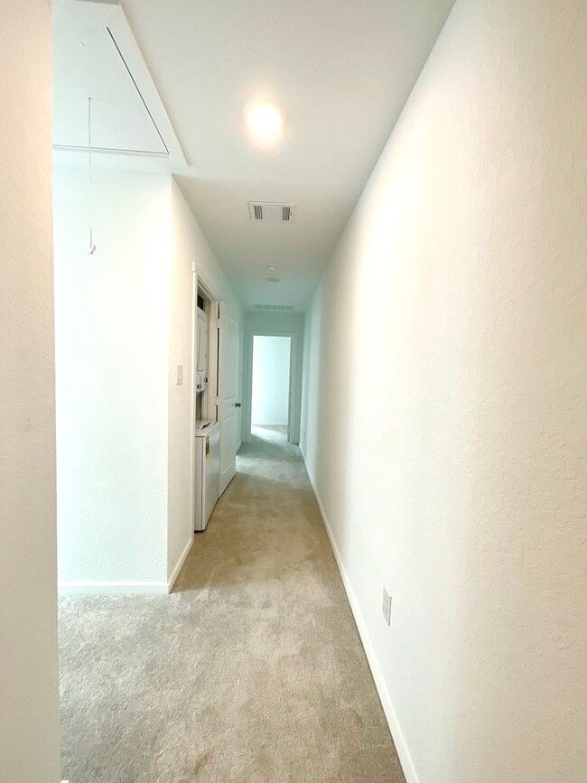 Building Photo - **APPLICATION RECEIVED** Modern 3-Bed, 2.5-Bath Home with Included Internet & Fenced Backyard in ...