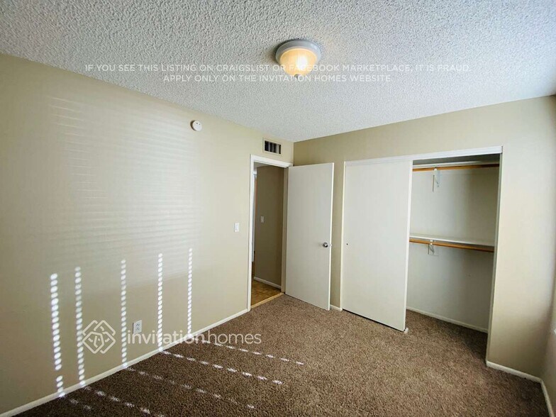 Building Photo - 2323 N Evergreen St