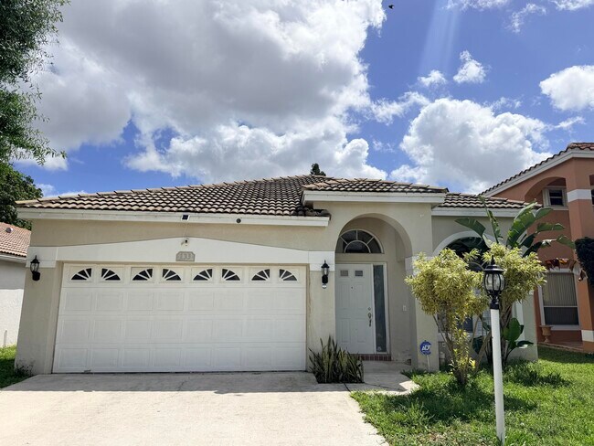 Building Photo - 133 Woodlake Cir