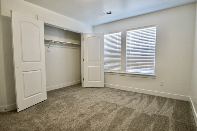 Building Photo - 272 W 560 N