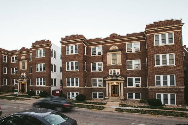 Building Photo - Mt. Vernon & Monticello