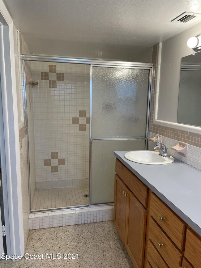 Building Photo - 296 Woodland Dr