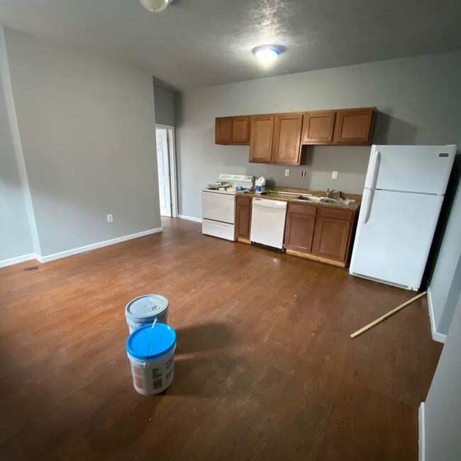 Building Photo - 446 6th Ave