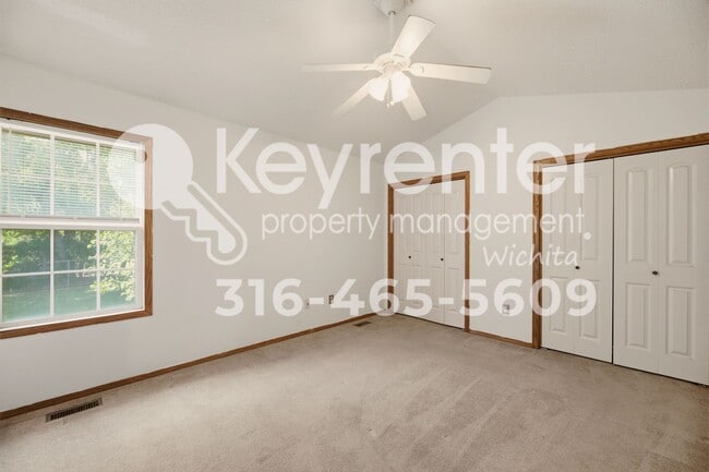 Building Photo - 827 S Sunset Cir