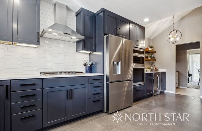Building Photo - Beautifully Updated Contemporary Home in t...