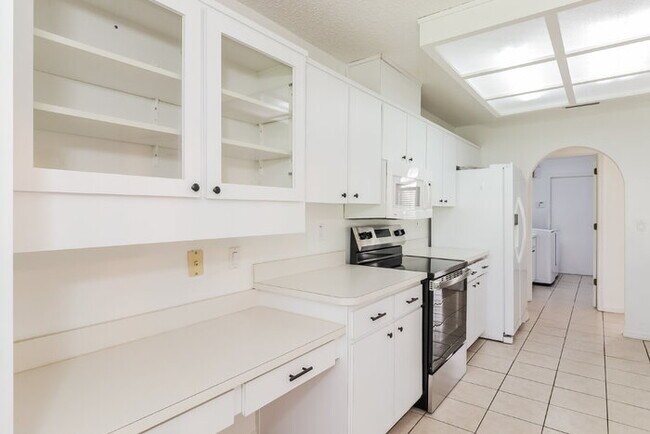Building Photo - "Charming 3-Bed, 2-Bath Home in Hudson, FL...