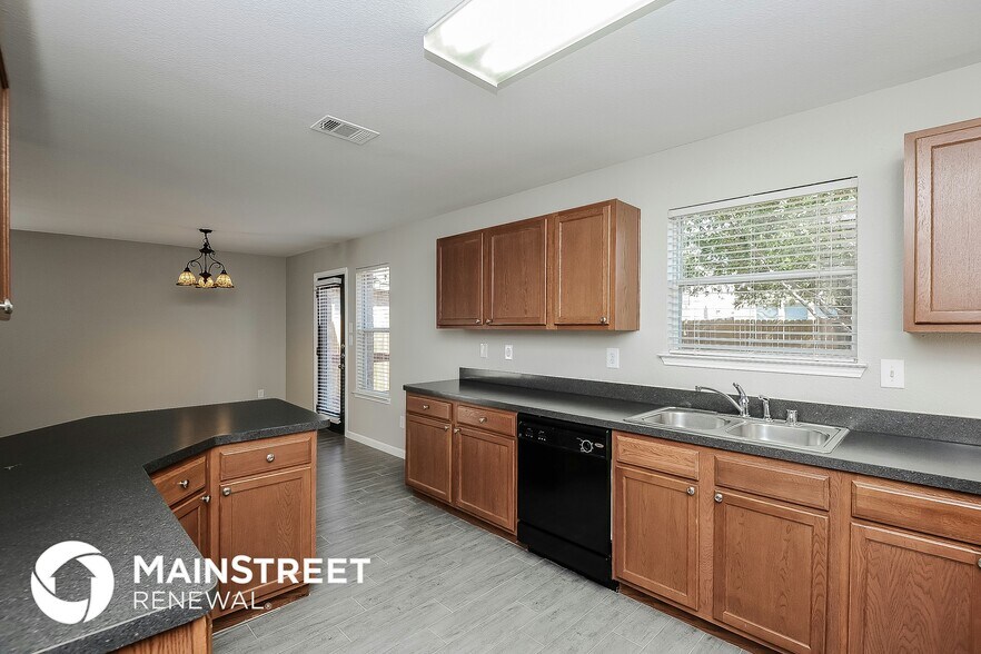 Building Photo - 8820 Valley River Dr