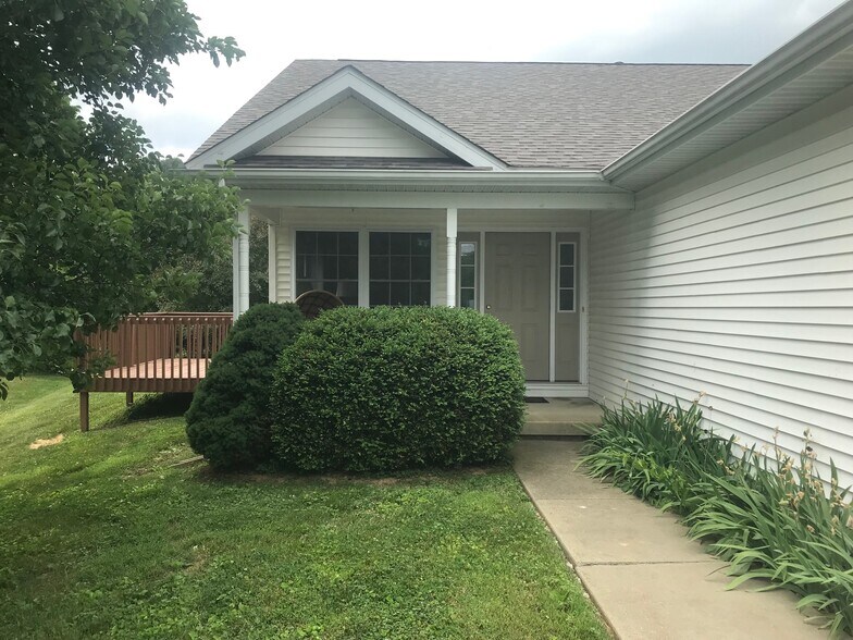 Building Photo - 4626 S Sparrow Ct