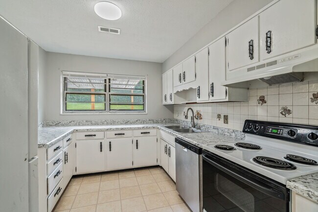 Building Photo - 5201 Aubrey Ln