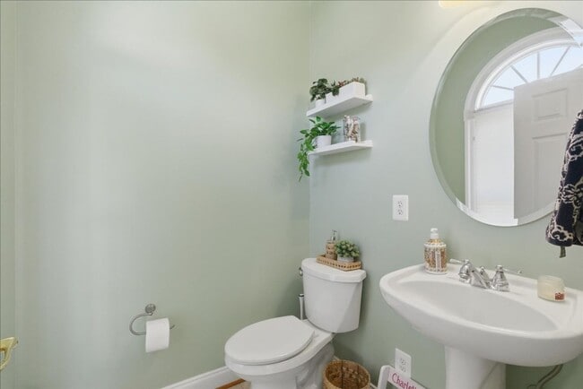 Building Photo - Welcome to this beautifully maintained 4-bedroom, 3.5-bath townhome in the heart of Lorton