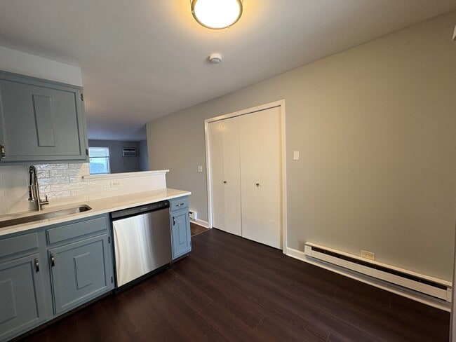 Building Photo - 201 N Waters Edge Dr