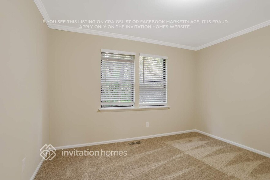 Building Photo - 1006 Chapman Cir