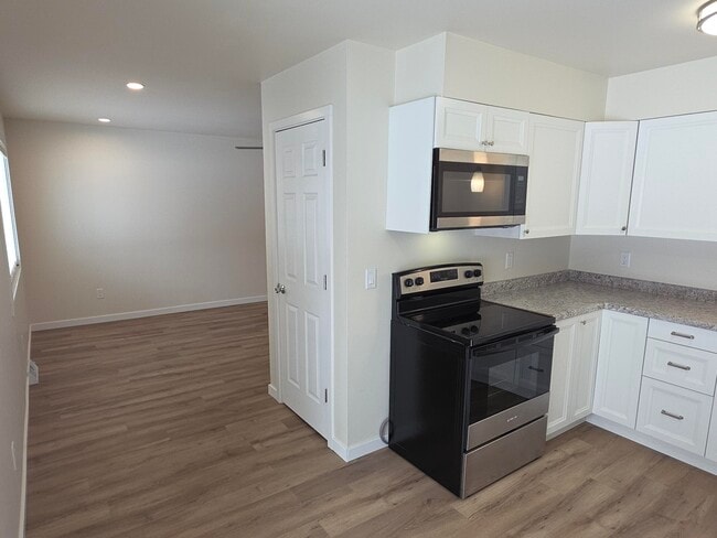 Building Photo - 539 East Ave