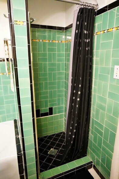 Building Photo - 1220 S Woods Ave