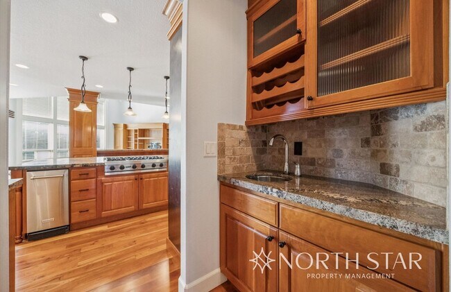 Building Photo - Stunning Bull Mountain Estate